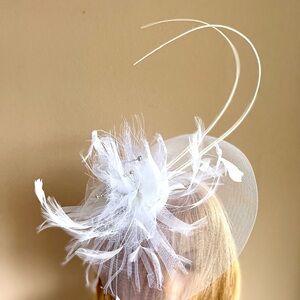 Elegant White Feather Fascinator